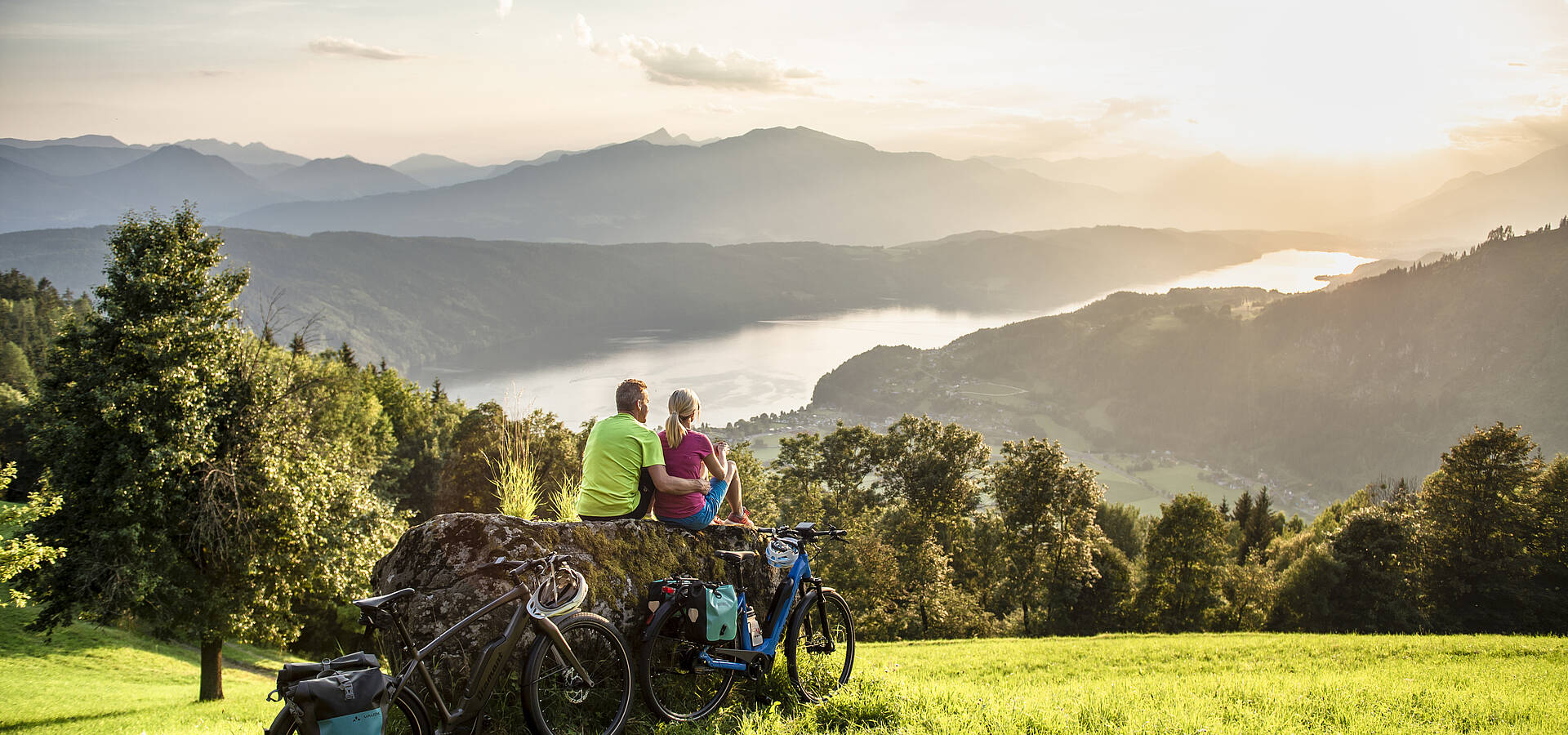 Blick auf den Millstaetter See Kaernten Seen-Schleife