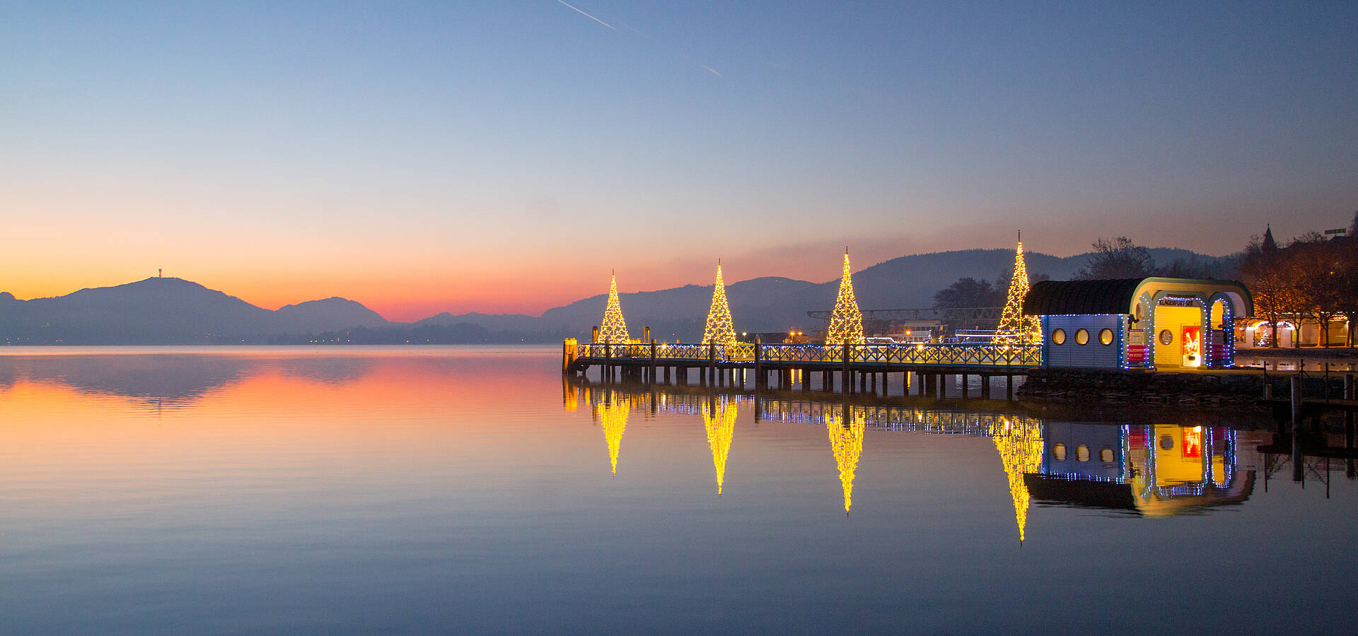 Advent Klagenfurt Highlight Winter Bootsanlegestelle Christbaum